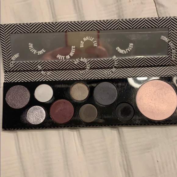 Mac basic bitch eye shadow palette - Picture 1 of 3